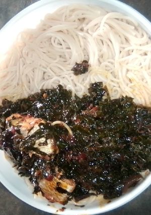 A picture of Spaghetti and veggies soup.