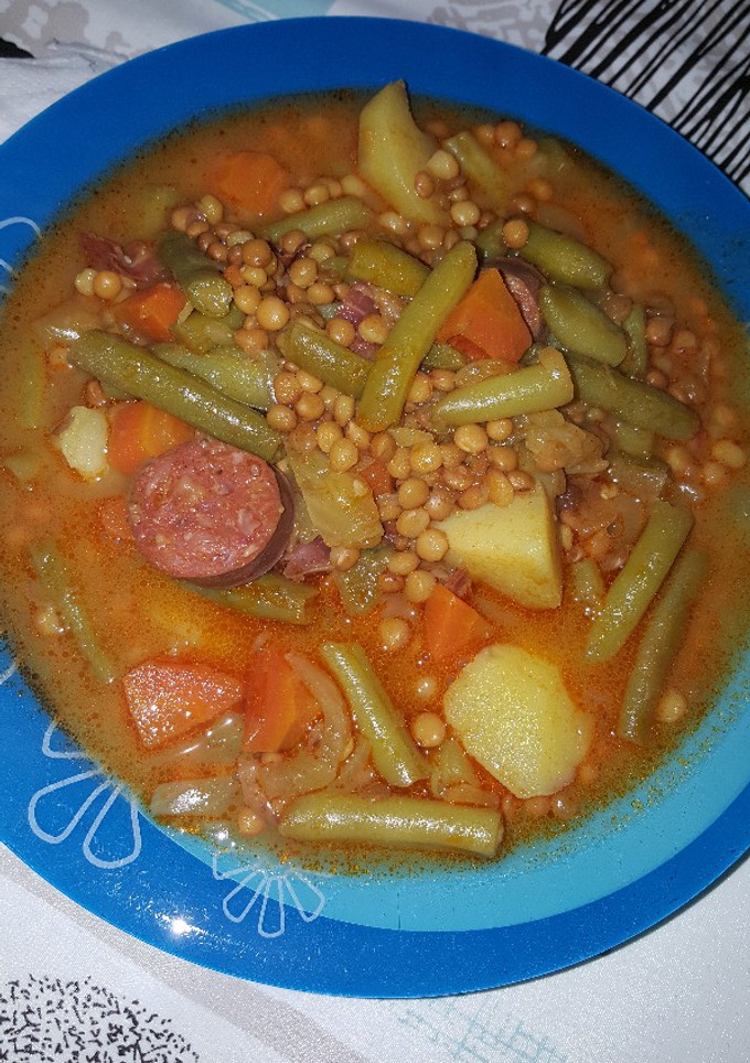 Una foto de Lentejas con verduras, jamón y chorizo