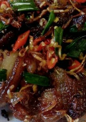 Hình của món Ba rọi rang xả ớt.