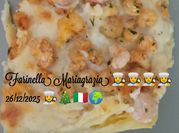 Una foto di lasagna al pesce