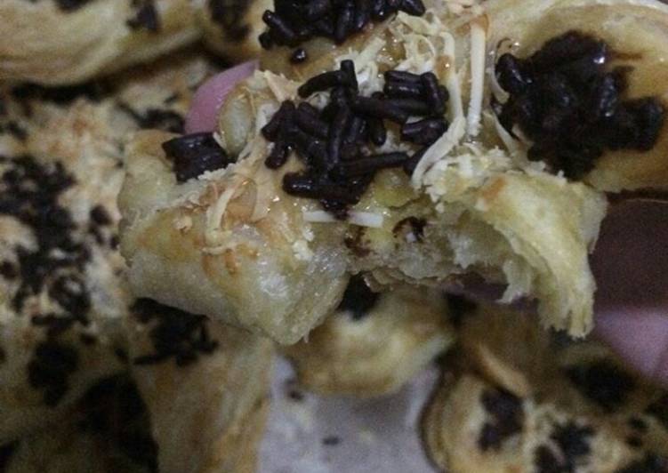 Puff coklat keju