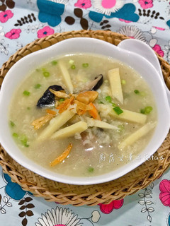 香菇鮮筍排骨鹹粥 的食譜成品照片