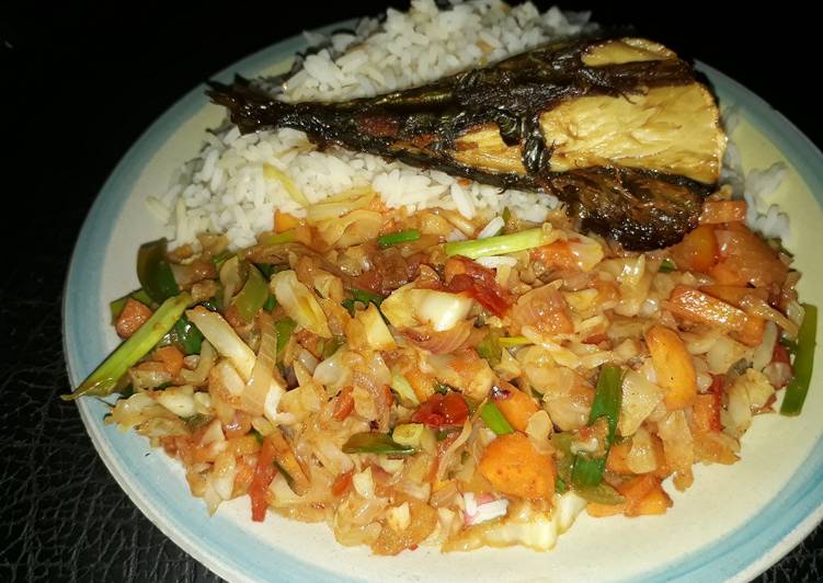 Step-by-Step Guide to Make Quick White rice with vegetable sauce and grilled titus fish