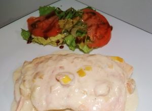 Foto principal de Cola de salmón con salsa de puerro y gambas