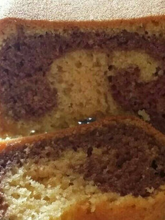 Una foto de Bizcocho mármolado de chocolate y Baileys