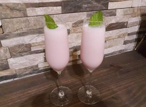 Una foto de Trago piña pink