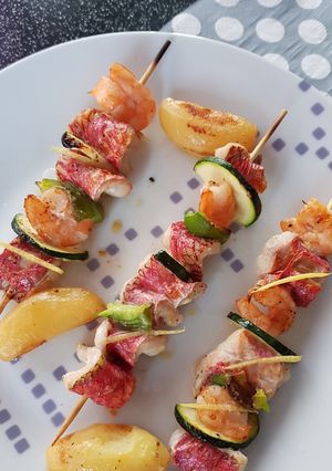 Une photo de Brochettes de rougets aux crevettes