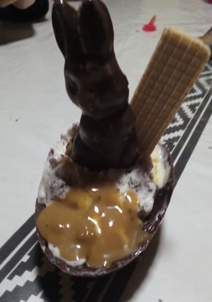 Una foto de Huevos de Pascua rellenos de helado