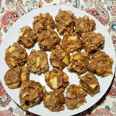 A picture of Apple cookies with oat flour and almonds.