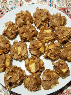 A picture of Apple cookies with oat flour and almonds.