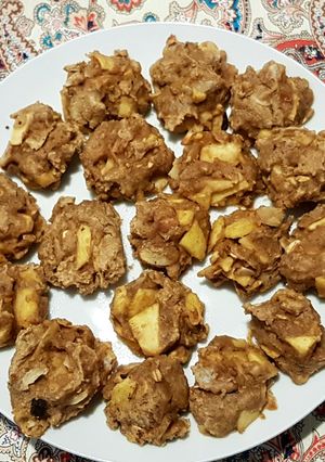 A picture of Apple cookies with oat flour and almonds.