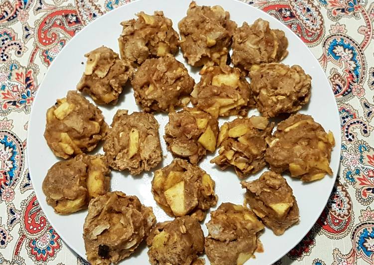 Apple cookies with oat flour and almonds