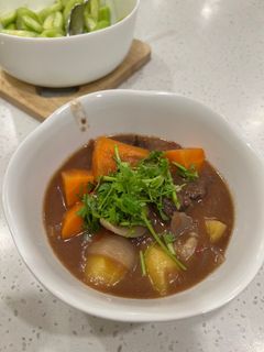 Hình của món Bò Sốt Vang nồi ủ Thermos hoặc Instant Pot.