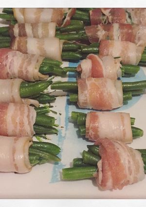 Baconbe göngyölt zöldbab recept fotója