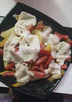 Una foto de Salchipapas y quesito