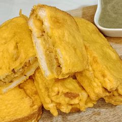 A picture of Bread pakoras.
