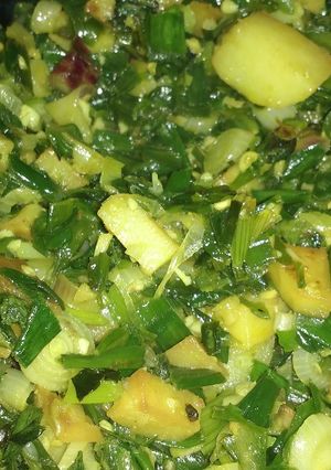 A picture of Spring onion and potato mix.