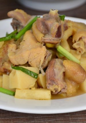 Hình của món Gà kho măng.