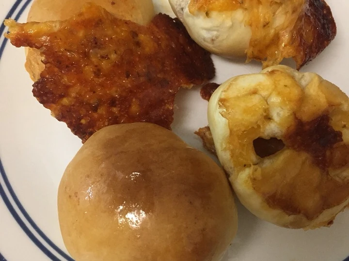 Easy Way Make Pizza Bombs Pizza dough filled with cheese and pizza sauce in round shape the So Delicious Delicious