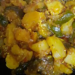 A picture of Aalu bagan and shimla mirch ki veg.