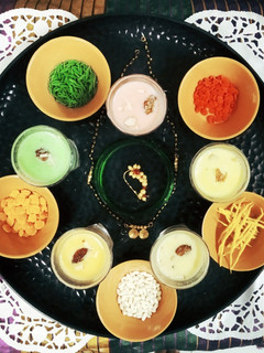 रव्यापासून पारंपारिक रुखवत रेसिपी (गव्हले, नखुल्या, बोटवे, मालत्या,फेनोऱ्या) रेसिपी चे मुख्य फोटो
