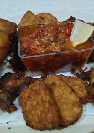 Foto resep Ayam Goreng Ungkep Bumbu Kuning