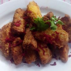 A picture of Fried sweet potatoes and arrowroots wedges.