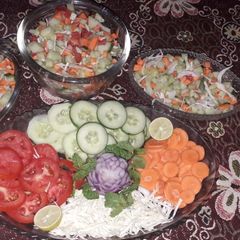 A picture of Salad platter.