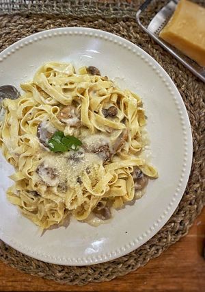 Una foto de Fettuccine con salsa bechamel con hongos