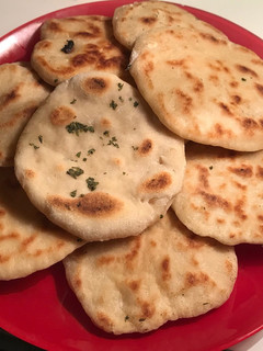 Una foto de Pan Naan en panificadora (Pan hindú sin horno)