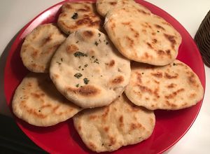 Foto principal de Pan Naan en panificadora (Pan hindú sin horno)