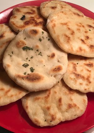 Foto principal de Pan Naan en panificadora (Pan hindú sin horno)