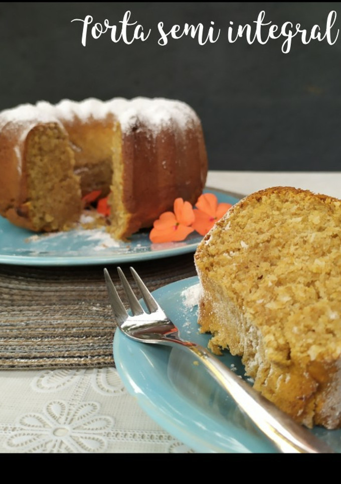 Una foto de Torta semi integral de coco 🥥 sin huevos