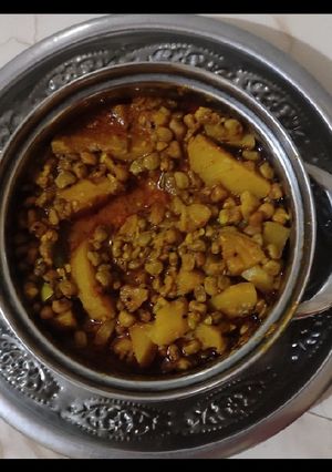 ચોળી બટાકા નુ શાક (Chori Bataka Shak Recipe In Gujarati) રેસીપી મુખ્ય ફોટો