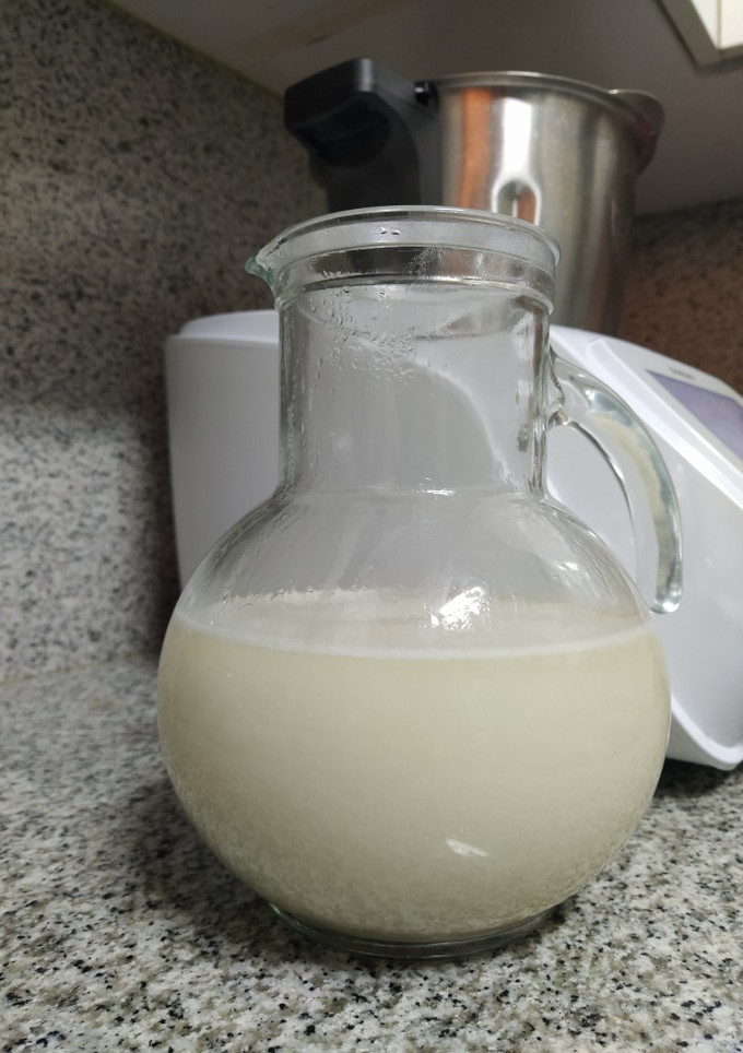 Una foto de Leche de avena con un toque de coco. MCC