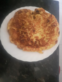 Una foto de Tortilla de patatas y cebolleta