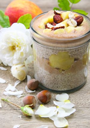 Une photo de Chia pudding aux pommes et caramel de dattes au lucuma