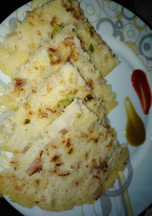 A picture of Onion uttapam.