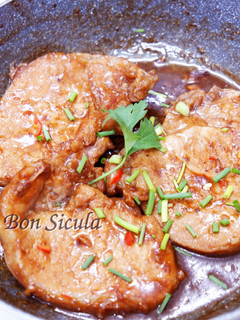 Hình của món Sườn Cốt Lết Rim Nước Tương.