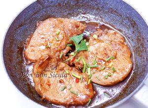 Hình của món Sườn Cốt Lết Rim Nước Tương.