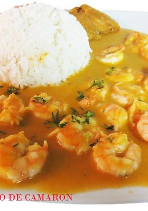 Una foto de Sango de choclo y plátanos verdes con camarones