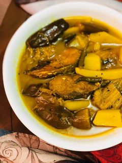 সব্জী দিয়ে ইলিশ মাছের ঝোল (sabji diye Ilish Macher Jhol Recipe In Bengali) রেসিপির প্রধান ছবি