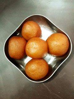 गुलाब जामुन (Gulab jamun recipe in hindi) रेसिपी मुख्य फोटो