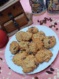 A picture of Oatmeal and Apple Cookies.