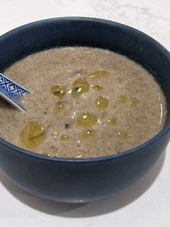 A picture of Creamy mushroom soup.