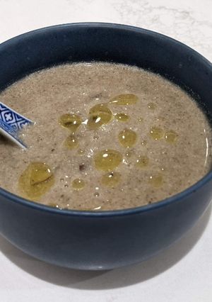 A picture of Creamy mushroom soup.