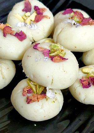 मिल्क पेड़ा (Milk peda recipe in hindi) रेसिपी मुख्य फोटो