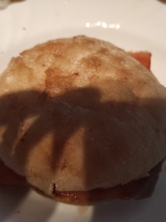 Una foto de Mollete de salmón marinado con aceite de oliva