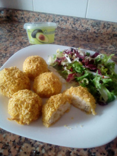 Una foto de Bombas de pollo rellenas de queso