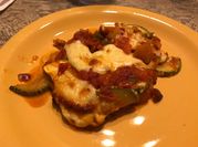 Una foto de lasagna vegetariana